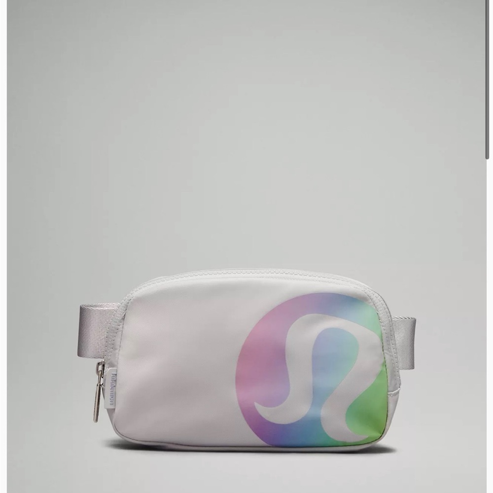 NEW LULULEMON EVERYWHERE BELT BAG VAPOR/PERSIAN VIOLET
